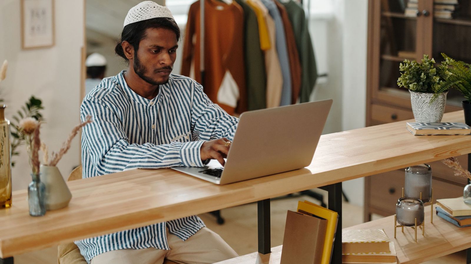 Person filling in a form on a laptop