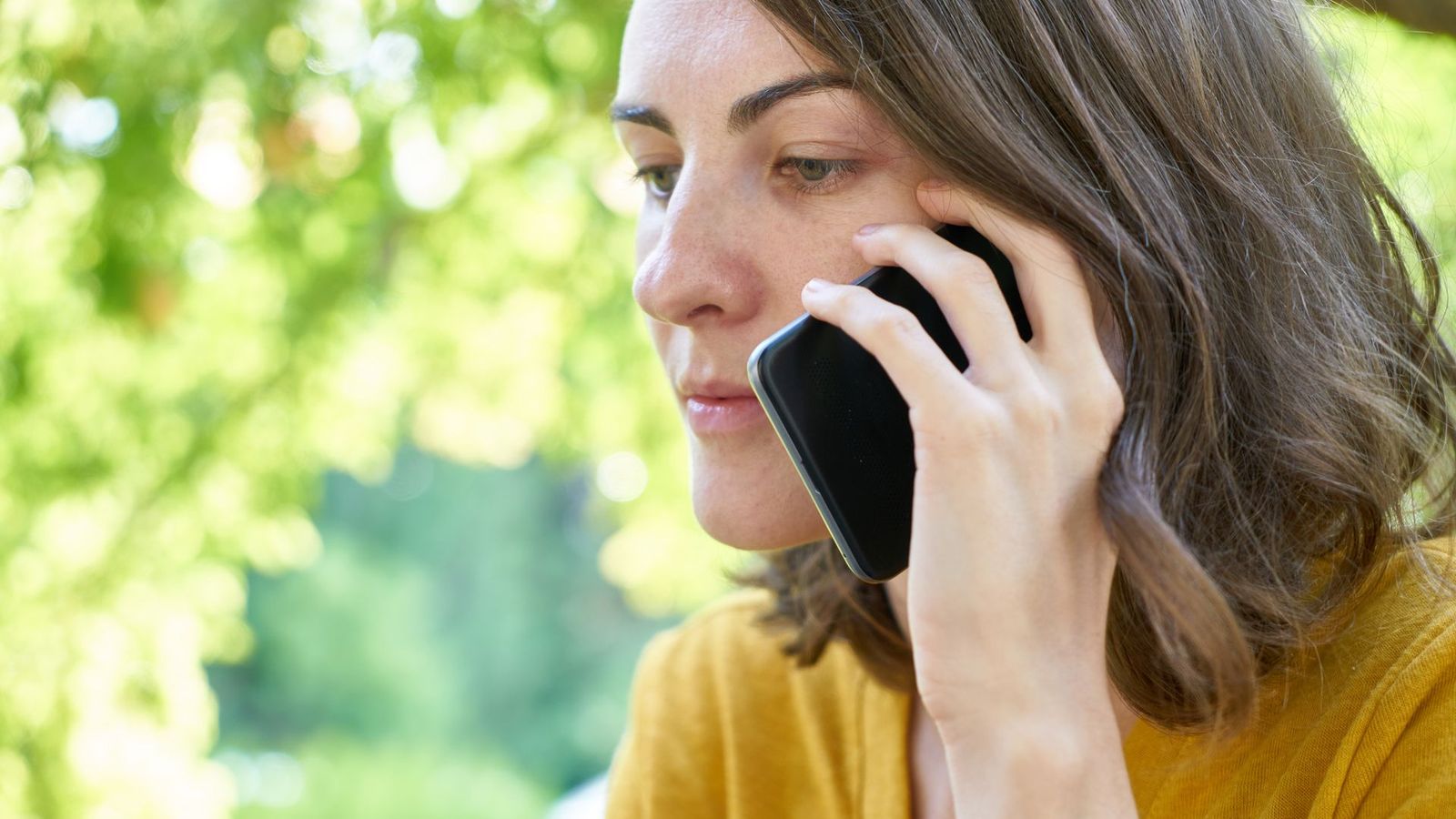 Person reading app text in another language